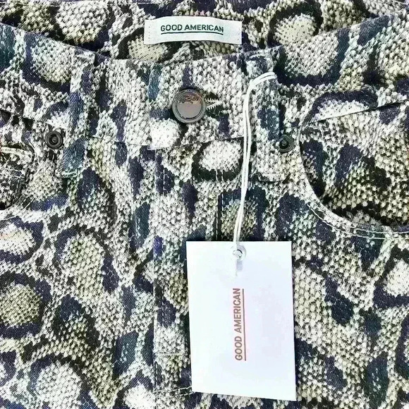 ๐ NWT ๐ Good American Good Legs Snake Jeans, Size 2 - Picture 4 of 8
